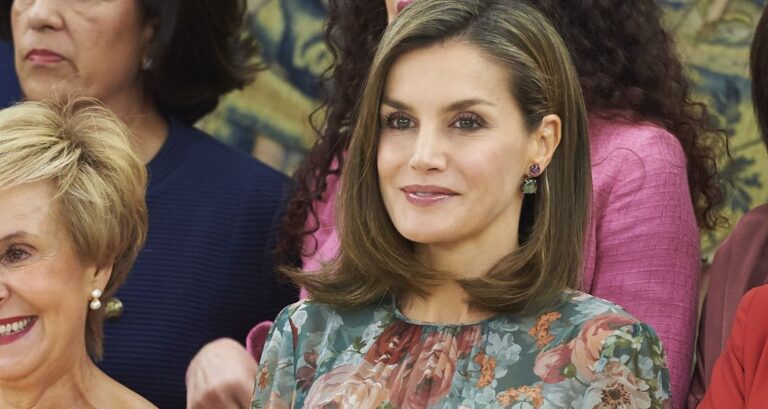 Η βασίλισσα Λετίθια φόρεσε ένα φλοράλ φόρεμα Ζara που κοστίζει μόλις 78 ευρώ