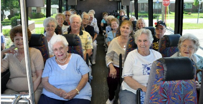 Μη δίνετε τη θέση σας σε ηλικιωμένους στα μέσα μεταφοράς