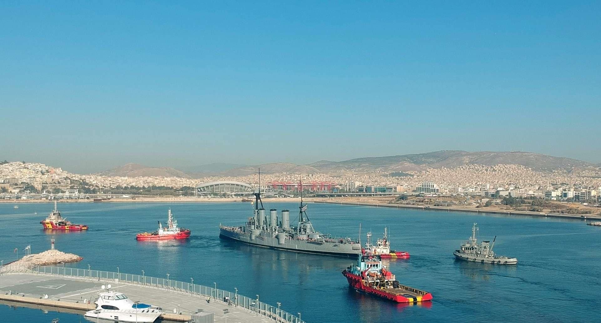 Εντυπωσιακές φωτογραφίες από τον απόπλου του θωρηκτού Αβέρωφ 4 bd00ce6666f38e61371ebadd495a443d