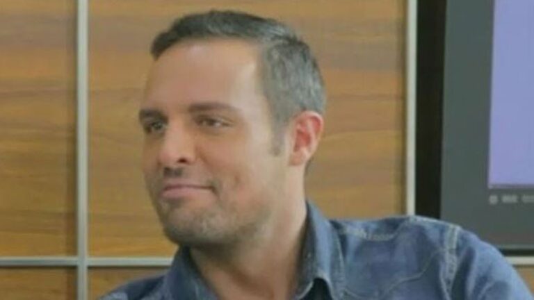 Σάββας Πούμπουρας: «Γιατί να έρθουν οι γονείς μας στο γάμο; Εγώ παντρεύομαι»