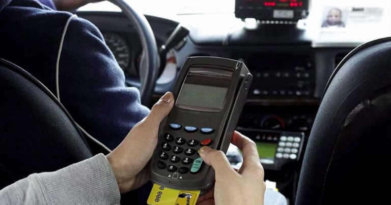 Πληρωμή με κάρτα σε όλα τα ταξί ζητούν οι «θεσμοί»