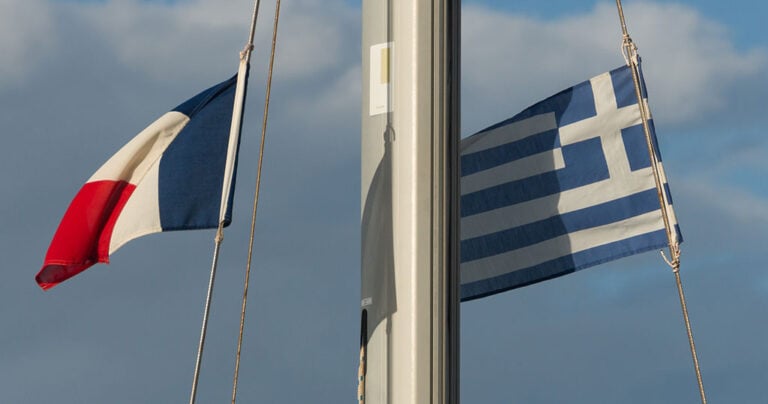 Οι Γάλλοι μαζεύουν υπογραφές για να επιστρέψουν στην Ελλάδα 7,8 δισ. ευρώ