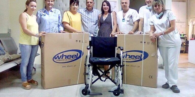 Θεσσαλονίκη: Τόνοι από πλαστικά καπάκια μετατρέπονται σε αναπηρικά αμαξίδια