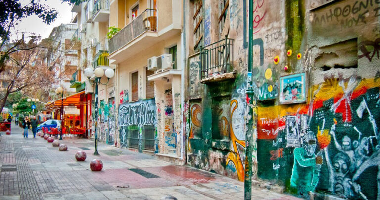 Κινέζος επενδυτής αγόρασε 100 διαμερίσματα στα Εξάρχεια