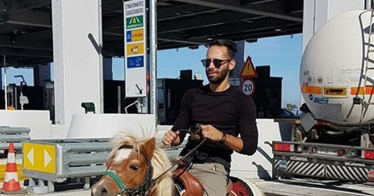 Άντρας προσπάθησε να πέρασει τα διόδια του Ελαιώνα με πόνυ