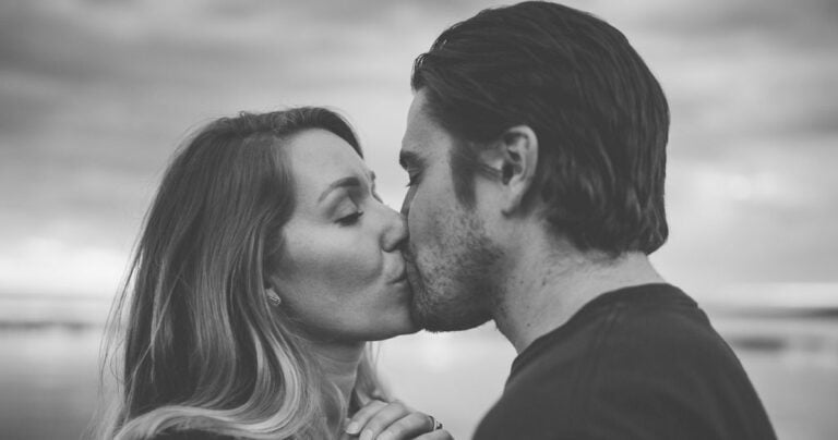 Τα 6 ζευγάρια ζωδίων που ταιριάζουν περισσότερο στο σeξ