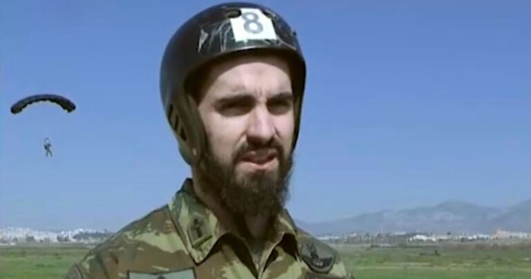 Ο μοναδικός ιερέας αλεξιπτωτιστής στην Ελλάδα που πηδάει από τα αεροπλάνα