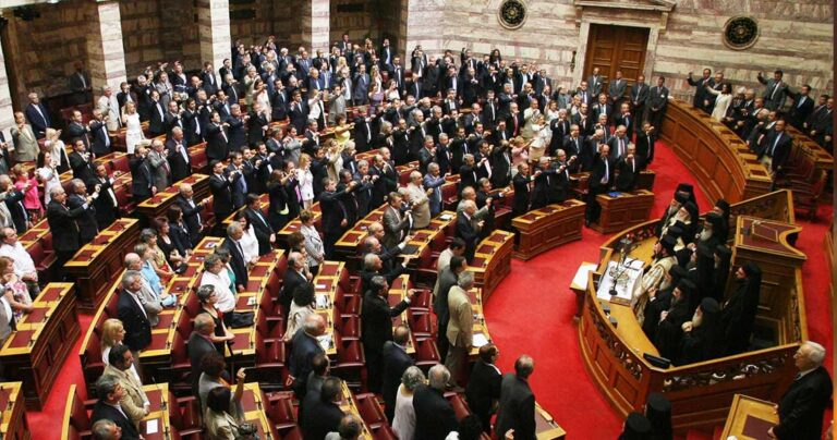 «Οδηγούμαστε στην εξαθλίωση» λένε οι πρώην βουλευτές που ζητούν αναδρομικά