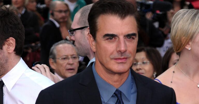 H εμφάνιση του Mr Big: Με μπαστούνι και άσπρα μαλλιά