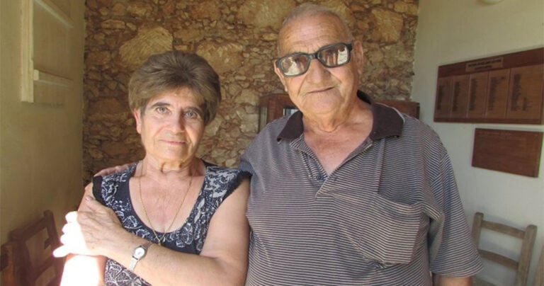 Πέθαναν και τα τρία τους παιδιά από μια ασθένεια που κανείς δεν γνωρίζει