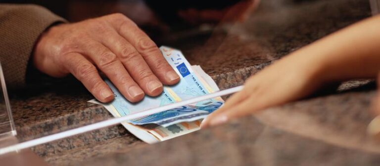 Έλληνας κροίσος με 12 γράμματα: Συνταξιούχος με 10 συντάξεις