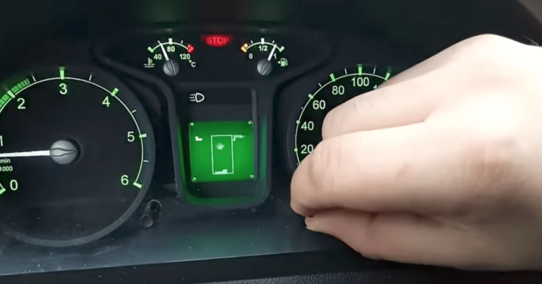 Ρωσικό επαγγελματικό όχημα έχει ενσωματωμένο TETRIS στο ταμπλό του αυτοκινήτου