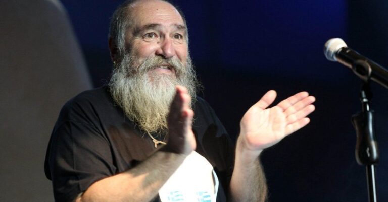 Πανούσης για Τσίπρα: «Έχει θράσος ένας αγράμματος άνθρωπος να λέει αυτές τις αρλούμπες στα αγγλικά»