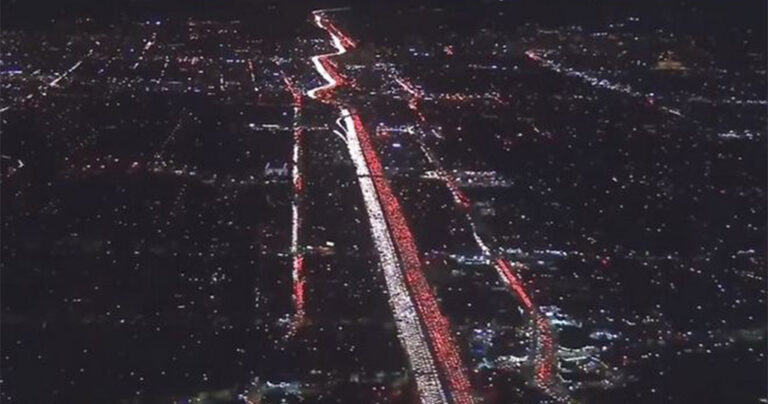 Αν διαμαρτύρεστε για το μποτιλιάρισμα στην Ελλάδα δείτε αυτό