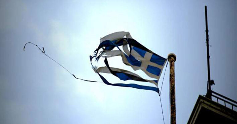 Spiegel: Νέα κοινωνική τάξη στην Ελλάδα – Έχει χρήματα μόνο για φαγητό