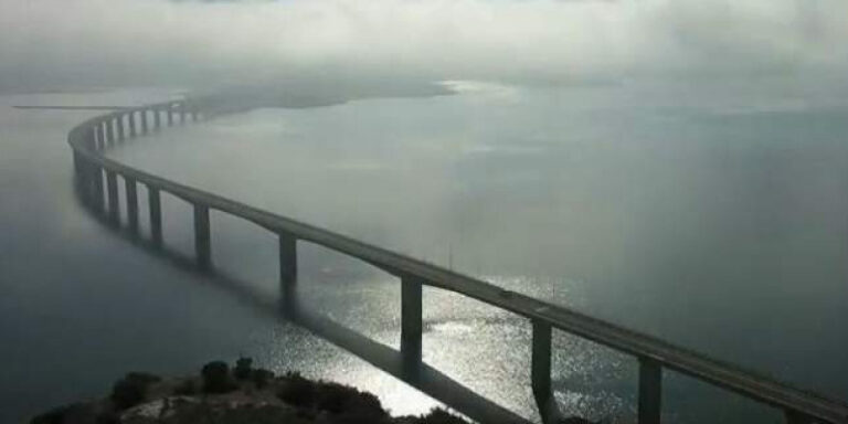 H ομίχλη «κατάπιε» τη γέφυρα της Νεράιδας στην Κοζάνη