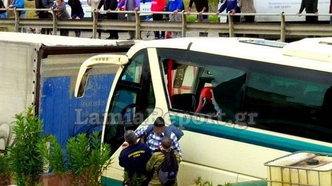 Ελευσίνα: Λεωφορείο του ΚΤΕΛ με 12 επιβάτες εγκλωβίστηκε σε νερά χειμάρρου 1 46e6028fba4d8a0902976e1cc05e7d2e