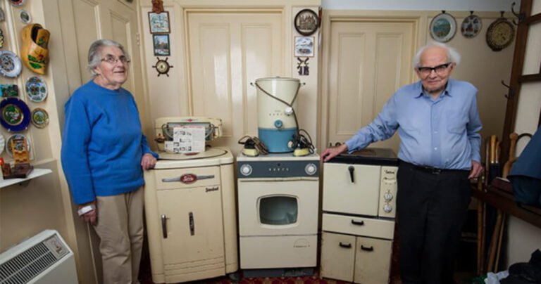 Ηλικιωμένο ζευγάρι αγόρασε τις οικιακές τους συσκευές πριν 50 χρόνια και λειτουργούν ακόμη