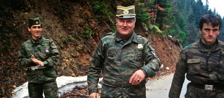 Ισόβια κάθειρξη στον Ράτκο Μλάντις επειδή υπερασπίστηκε το έθνος και την πατρίδα του