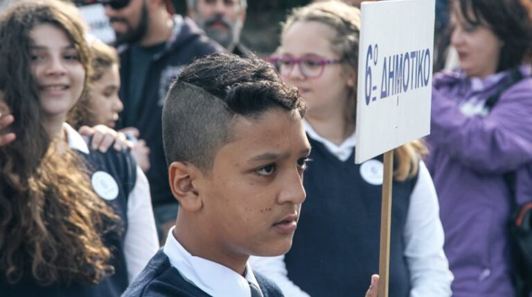 Επιτέθηκαν στο σπίτι του 11χρονου Αμίρ που είχε κληρωθεί σημαιοφόρος στη Δάφνη