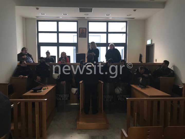 Πλειστηριασμοί: Ξύλο μετάξυ ΜΑΤ - διαμαρτυρόμενων στην Αθήνα 9 aa6b0375017d39f75eca0584c6b3bf3d