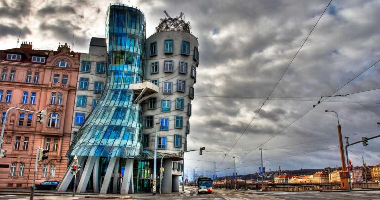 Το σπίτι που χορεύει στην πόλη της Πράγας