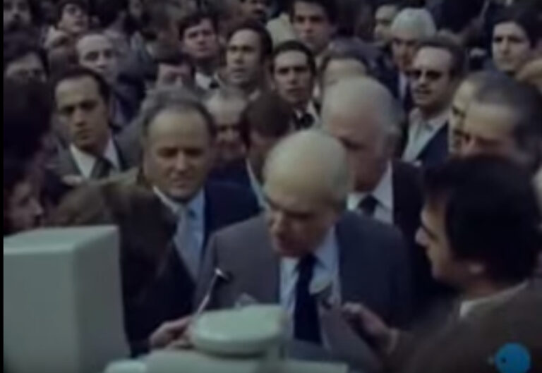 Ο Ανδρέας Παπανδρέου στο Πολυτεχνείο στις 17 Νοεμβρίου 1981