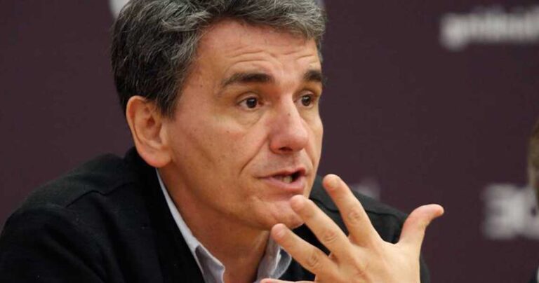 Τσακαλώτος: «Μεσαία τάξη η τετραμελής οικογένεια με εισόδημα €18.000»