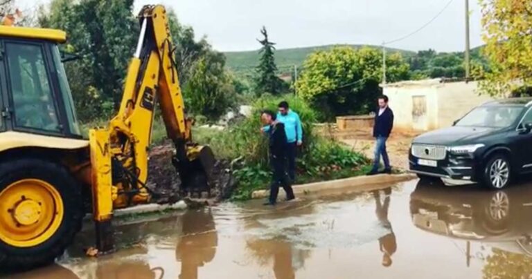 O Ψινάκης βγήκε στους δρόμους και ξεβούλωσε φρεάτια