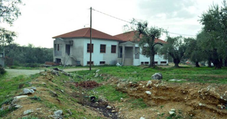 Φτιάχνουν βρεφονηπιακό σταθμό μέσα σε ρέμα στον Βόλο