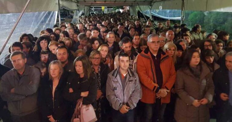 Ουρές στη Λάρισα για την Αγία Ζώνη της Παναγίας