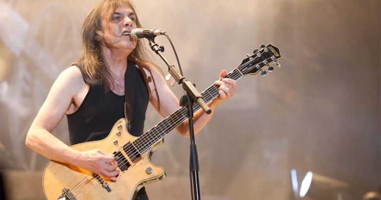 “Έφυγε” ο συνιδρυτής των θρυλικών AC/DC Malcolm Young