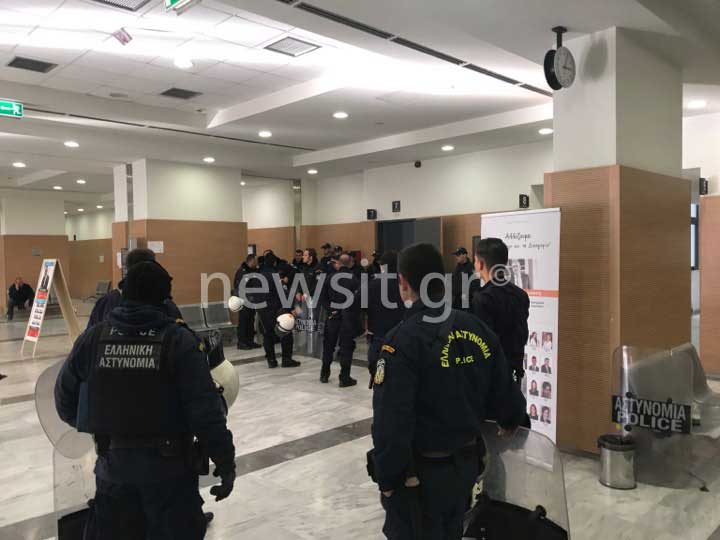 Πλειστηριασμοί: Ξύλο μετάξυ ΜΑΤ - διαμαρτυρόμενων στην Αθήνα 11 f278cda77b5d29f5cc022e0df3403864