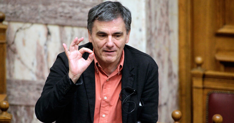 Τσακαλώτος: «Θα πέσει η κυβέρνηση αν δεν ψηφίσετε τις διώξεις για πλειστηριασμούς»