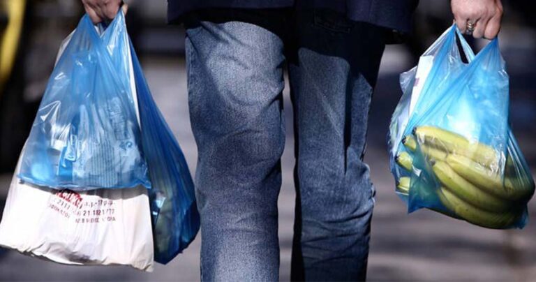Τέλος οι δωρεάν πλαστικές σακούλες με βαριά πρόστιμα