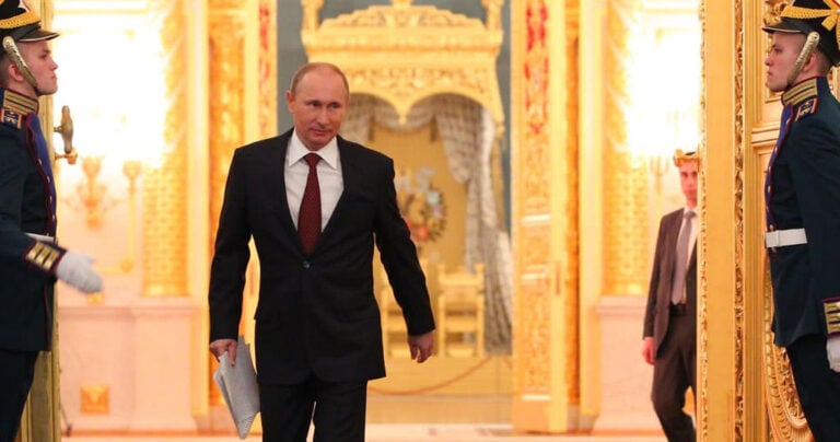 Ο Πούτιν διέγραψε φόρους πολιτών αξίας 80 δισ. ρουβλίων