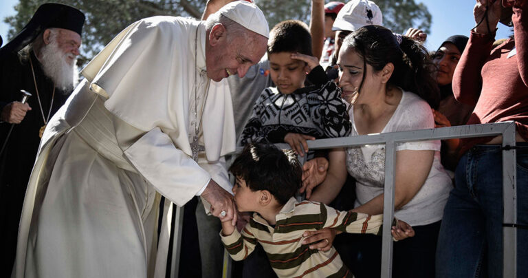 Πάπας για πρόσφυγες: «Είναι σαν τον Ιωσήφ και τη Παναγία που εγκατέλειψαν την πατρίδα τους»