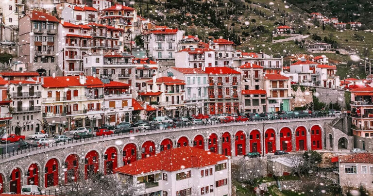 Η Εφορία έκανε χριστουγεννιάτικη έξοδο σε Αράχωβα, Καρπενήσι, Μέτσοβο