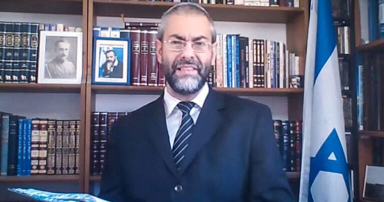 Ραβίνος για Ρουβίκωνα: «Σας φτύνουμε και τον Μαρξ σας φτύνουμε και τον Μπακούνιν. Είστε φακελωμένοι»