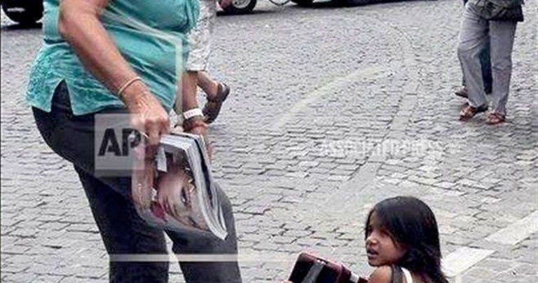 Γυναίκα που είχε κλωτσήσει παιδί στην Ακρόπολη καταδικάστηκε