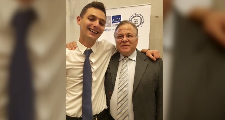 Συγκίνηση στο Χαμόγελο του Παιδιού: O Αλέξανδρος ολοκλήρωσε το μεταπτυχιακό του