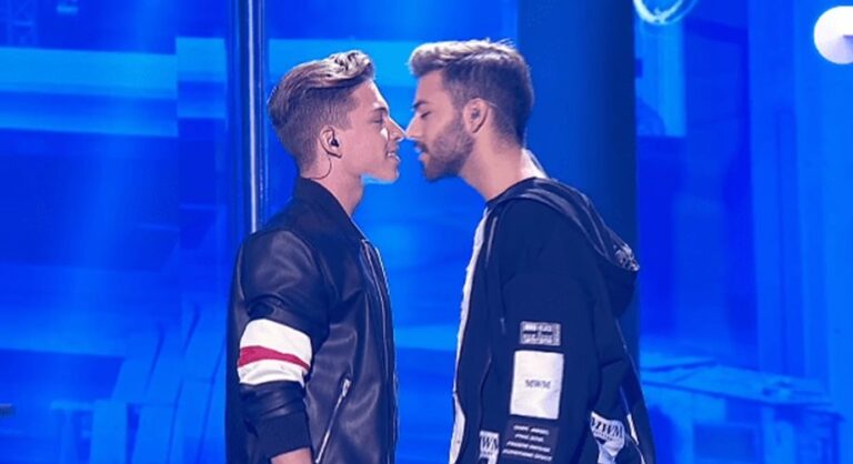 Ισπανία: Φιλήθηκαν κανονικά στη σκηνή κι ετοιμάζονται για τη Eurovision 2018