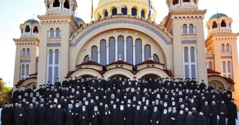 Η Μητρόπολη Πατρών απαγόρεψε τις βαφτίσεις με δύο ονόματα