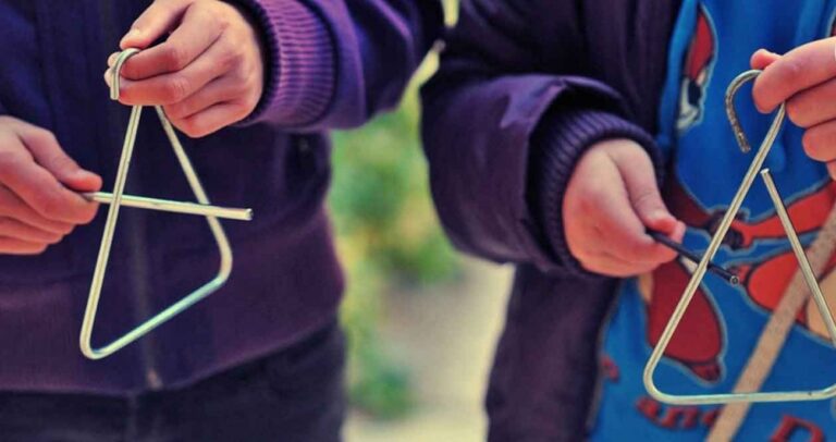 Ρομά λήστεψαν ένα παιδάκι που έλεγε τα κάλαντα στο Αγρίνιο