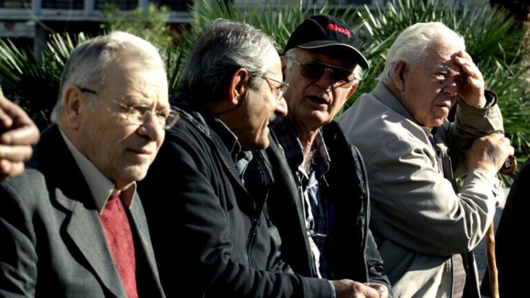 Ο πληθυσμός της Ελλάδας γερνάει οι μετανάστες αυξάνονται