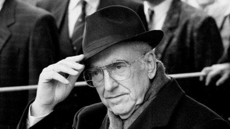 Χριστούγεννα του ’93: Όταν ο Ανδρέας Παπανδρέου έδωσε το παλτό του σε κάποιον που το είχε ανάγκη