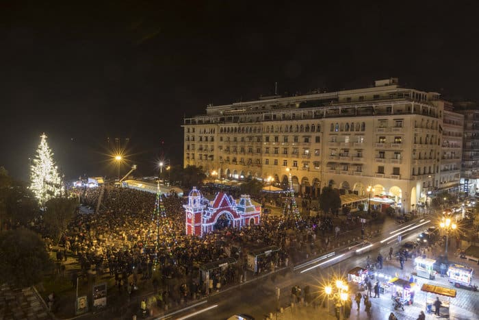 Η Θεσσαλονίκη στόλισε δέντρο 20 μέτρων με 14.000 λαμπιόνια 1 b8b8ca9a754fec752a378db61cc7678a