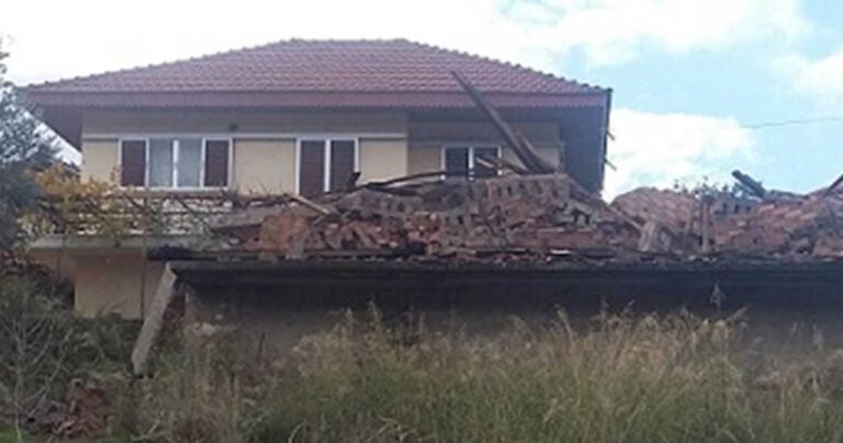 Κατεδάφισαν λάθος σπίτι στο Αγρίνιο