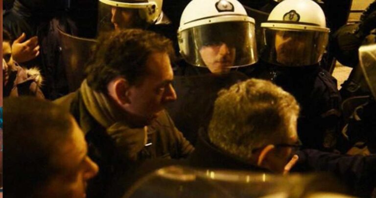 ΜΑΤ στον Κουτσούμπα: «Ποιος είσαι εσύ ρε;»