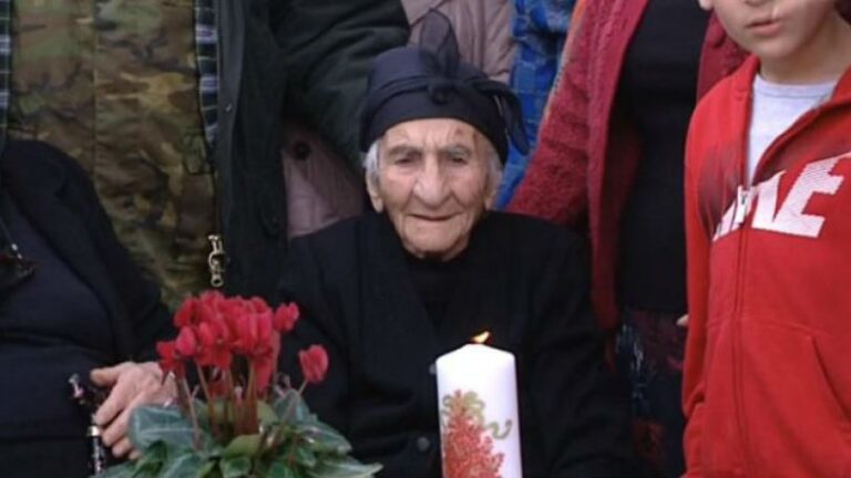 Η γιαγιά Ελένη με τα 15 παιδιά, 56 εγγόνια, 129 δισέγγονα και 47 τρισέγγονα έκλεισε τα 103